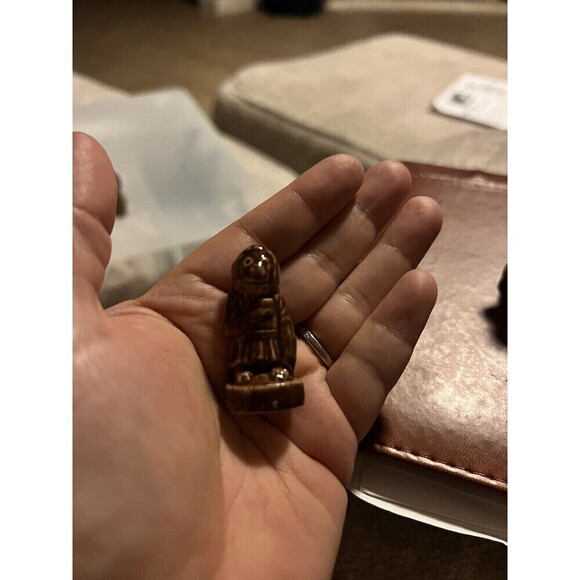 Circus Series Female Gorilla Wade Whimsie Red Rose Tea Figurine - Picture 1 of 3